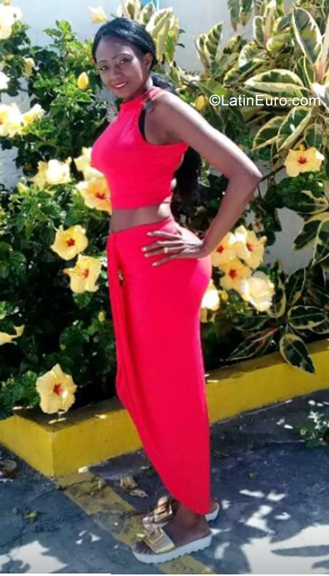 Date this sensual Colombia girl Nohemi from Cali CO26118