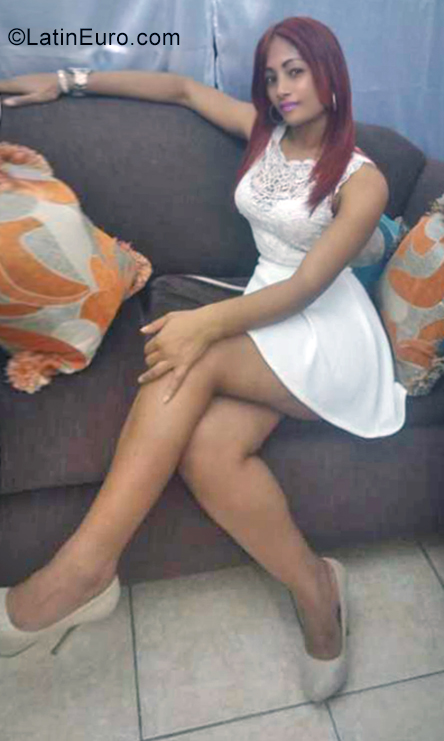 Date this pretty Dominican Republic girl Estefany from Santo Domingo DO34549