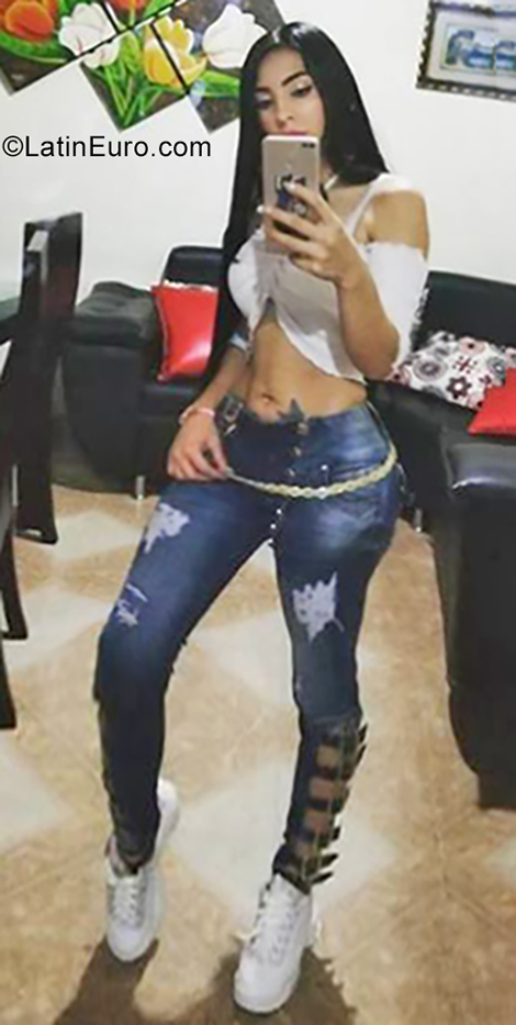 Date this cute Colombia girl Vanesa from Medellin CO25244