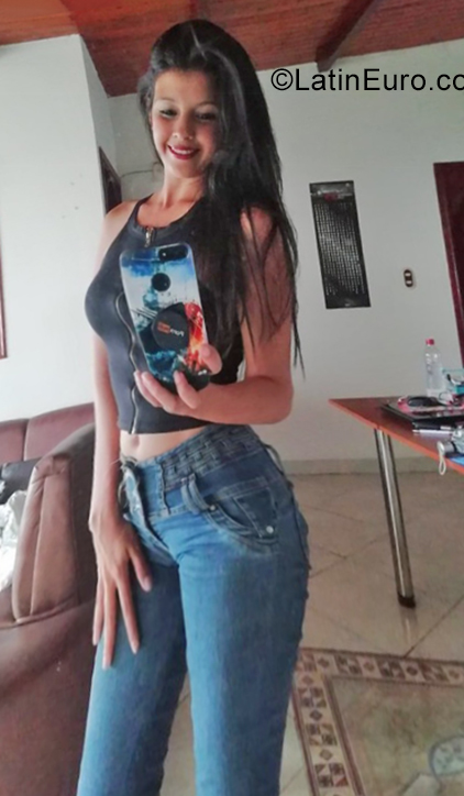 Date this athletic Colombia girl Sara from Bucaramanga CO25246