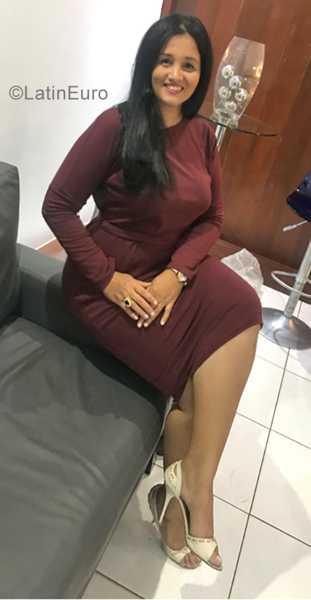 Date this hard body Dominican Republic girl Tamara from Santo Domingo DO34560