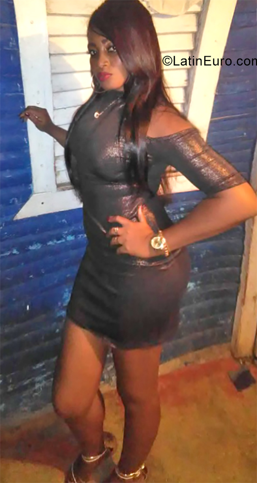 Date this passionate Dominican Republic girl Evelin from Santo Domingo DO34568