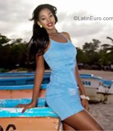 Date this voluptuous Dominican Republic girl Sophie from Punta Cana DO34586