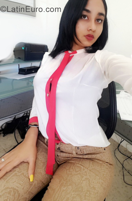 Date this sensual Dominican Republic girl Lenny from Santo Domingo DO34592