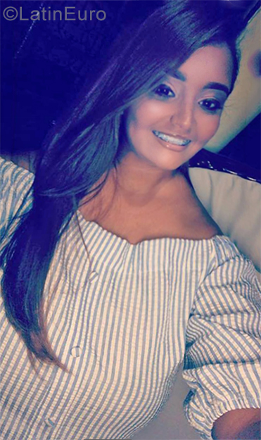 Date this voluptuous Dominican Republic girl Lissette from Santo Domingo DO34605