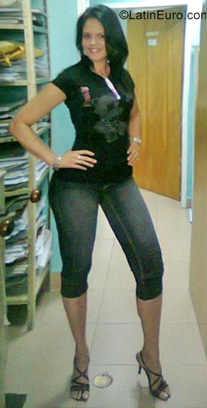Date this charming Venezuela girl Yerelu from Maracay VE2327