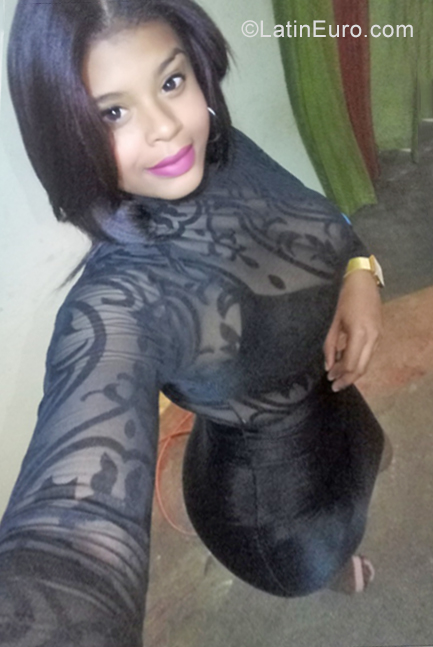 Date this lovely Dominican Republic girl Oscateren from Santiago DO34675