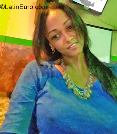 Date this good-looking Dominican Republic girl Valencia from Santo Domingo DO34703