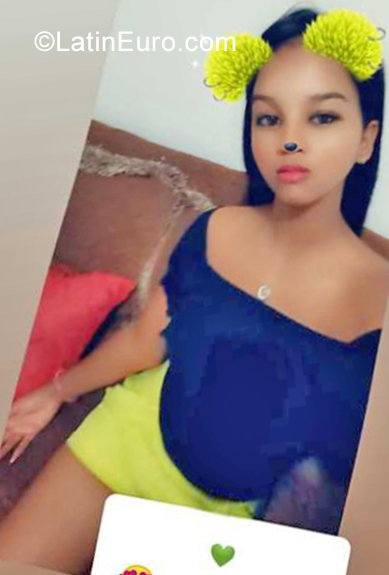Date this stunning Dominican Republic girl Fatima from Santiago DO34709