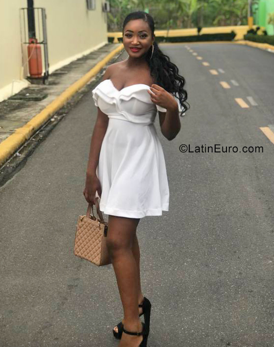 Date this georgeous Dominican Republic girl Kim from Espaillat DO34725