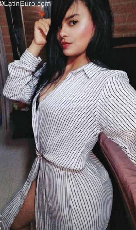 Date this nice looking Colombia girl Camila from Bogota CO25333