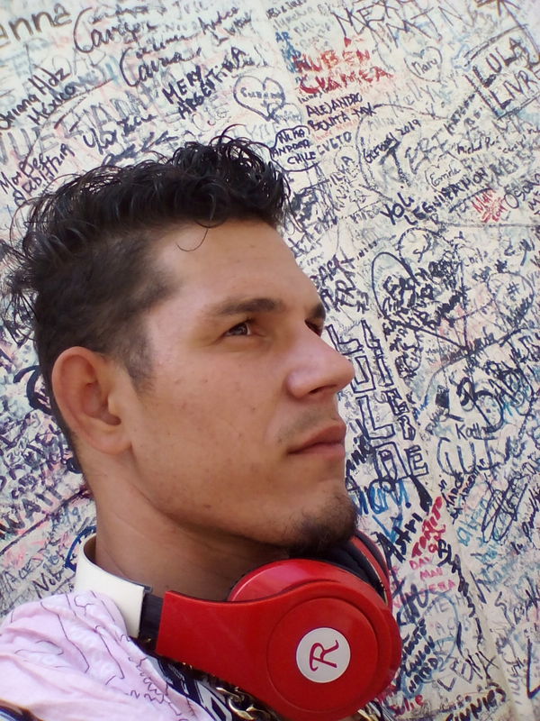Date this gorgeous Cuba man Leoxander from Habana CU518