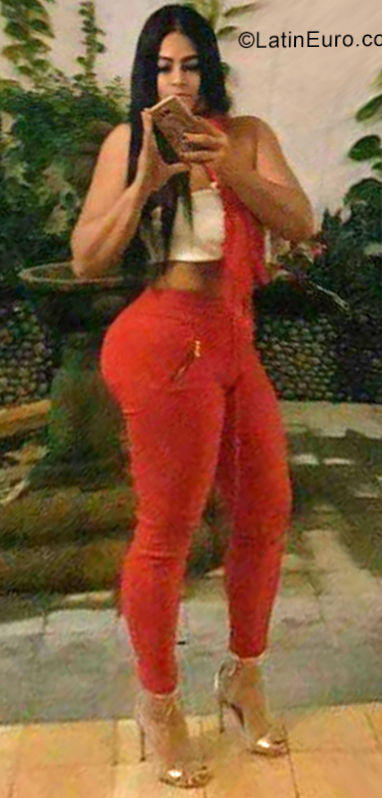 Date this hard body Colombia girl Paula from Cali CO25371