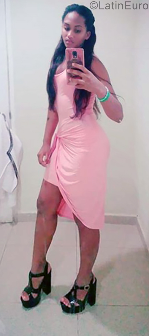 Date this stunning Dominican Republic girl Maria from Santo Domingo DO34807