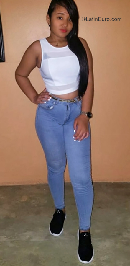 Date this attractive Dominican Republic girl Antonia from Santo Domingo DO34815