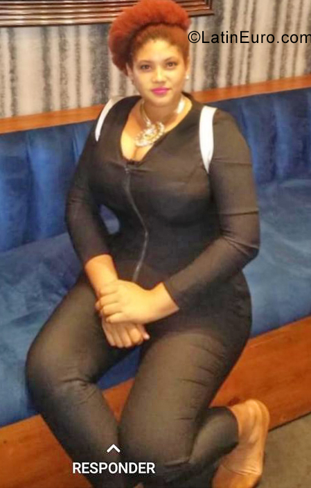 Date this sensual Dominican Republic girl Lea from Santo Domingo DO40676
