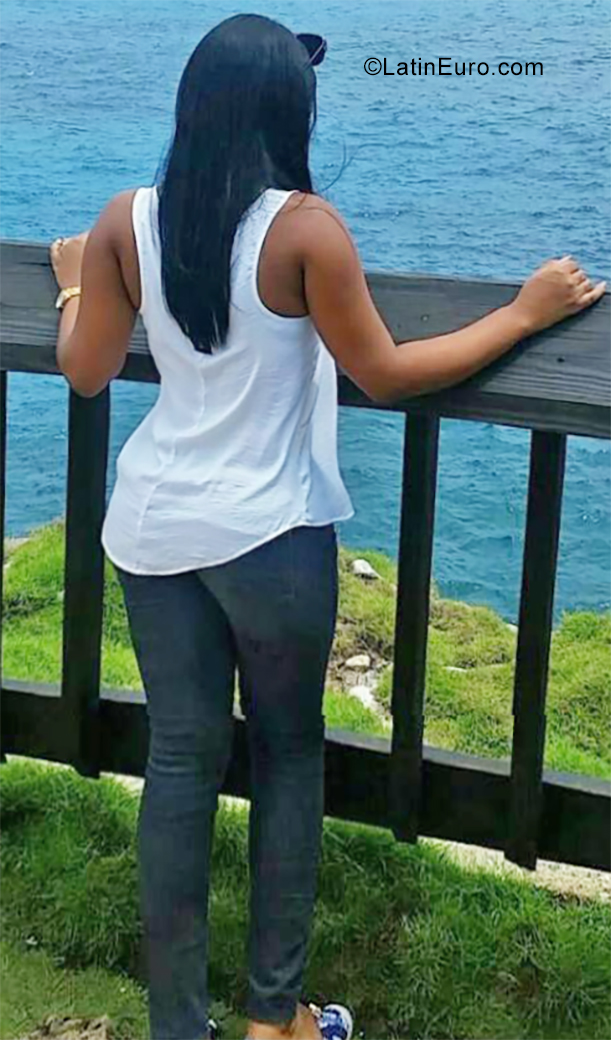 Date this georgeous Dominican Republic girl Adelin from Santo Domingo DO34849