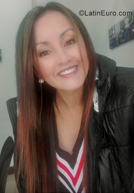Date this beautiful Colombia girl Dora from Bogota CO25395
