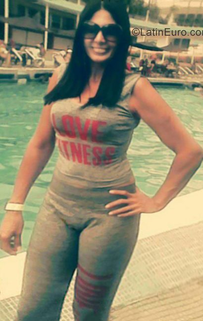 Date this foxy Venezuela girl Fortuna from Carupano VE2391