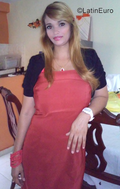 Date this gorgeous Dominican Republic girl Deruy from Santo Domingo Este DO34876
