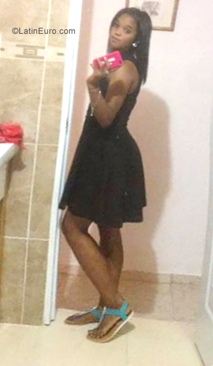 Date this funny Dominican Republic girl Emma from Punta Cana DO34886