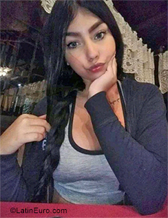 Date this foxy Venezuela girl Tiffany from Maracaibo VE2398