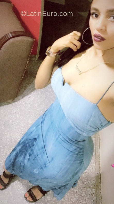 Date this pretty Dominican Republic girl Kariny from Santiago DO34916