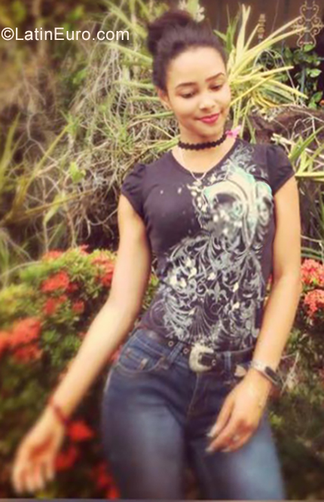 Date this funny Dominican Republic girl Jasileny from Santo Domingo DO34922