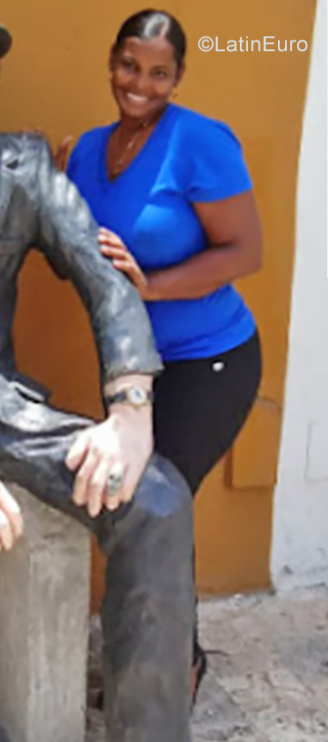 Date this foxy Dominican Republic girl Damaris from Bani DO34936