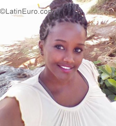 Date this georgeous Cuba girl Milianys from La Habana CU524