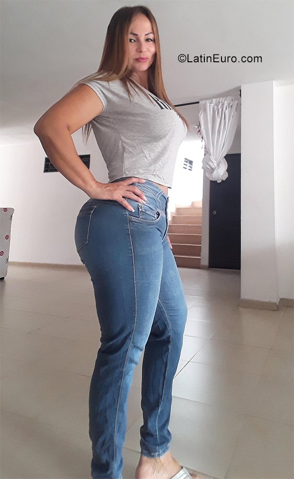 Date this hard body Colombia girl Claudia from Cali CO27990