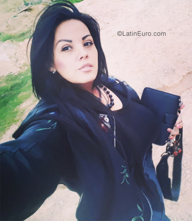 Date this delightful Colombia girl Geraldine mejia from Bogota CO25446