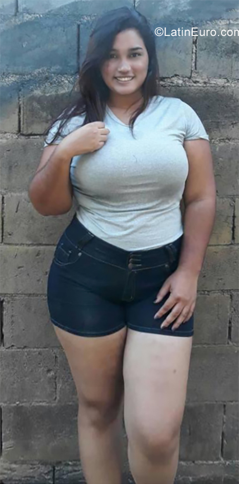 Date this georgeous Venezuela girl Maria from Puerto Ordaz VE2417