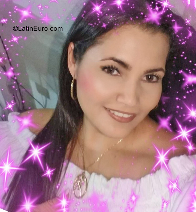 Date this gorgeous Colombia girl ESPERANZA from Bucaramanga CO25465