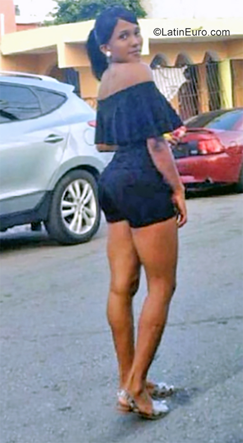Date this foxy Dominican Republic girl Esther from La Romana DO35002
