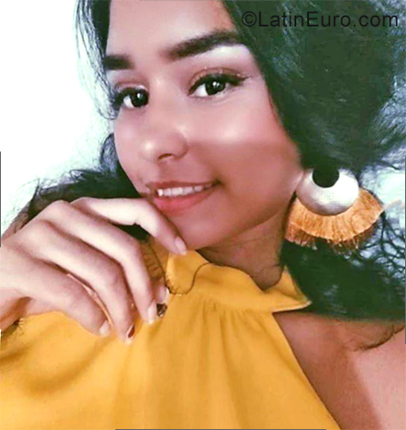 Date this gorgeous Colombia girl Malorie from Cartagena CO25480
