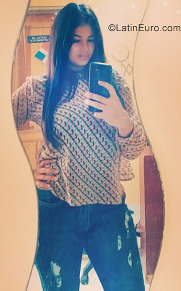 Date this lovely Dominican Republic girl Emelie from Santo Domingo DO35035