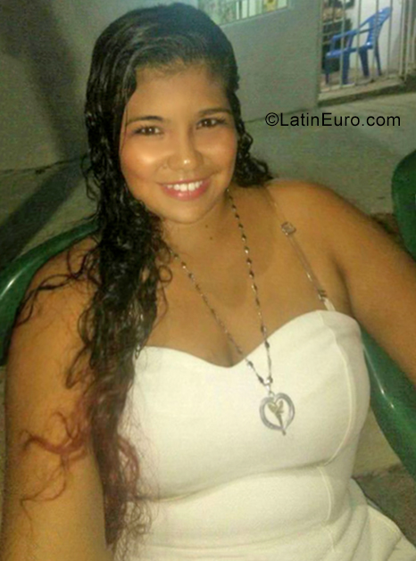 Date this voluptuous Colombia girl Loraine from Barranquilla CO25493