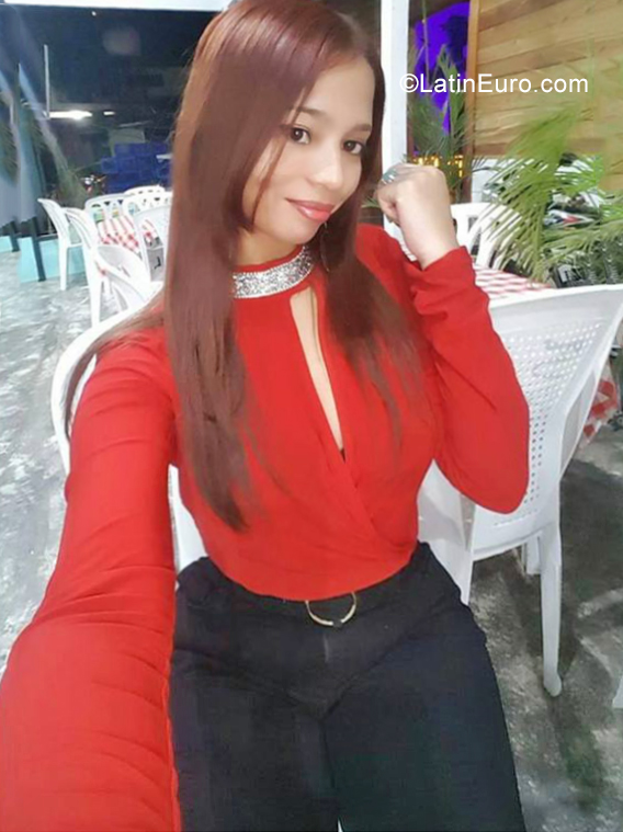 Date this sensual Dominican Republic girl Michele from Santo Domingo DO35058