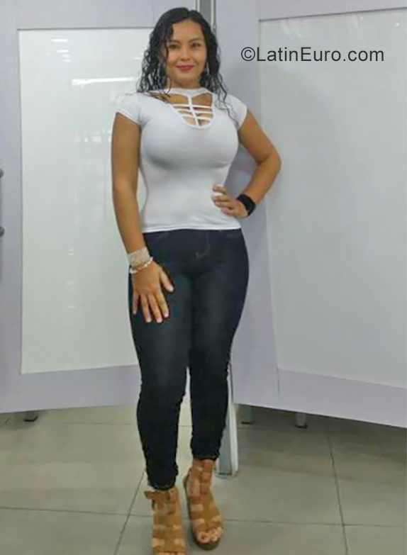 Date this pretty Venezuela girl Rosbely from Barquisimeto VE2442