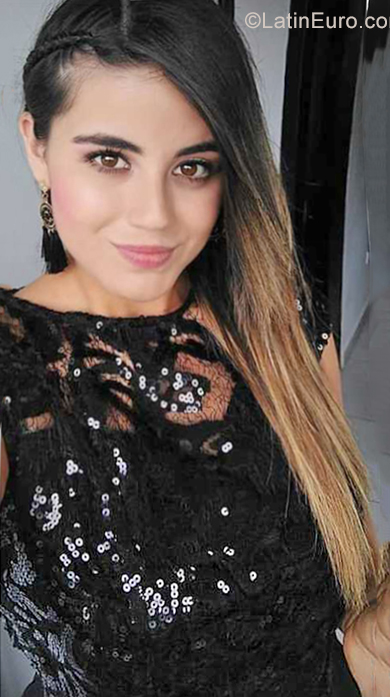 Date this cute Colombia girl Laura from Medellín CO25498