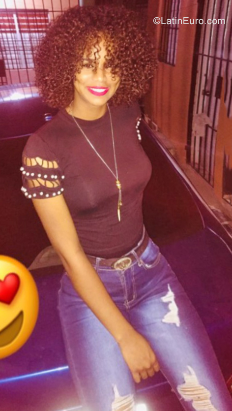 Date this stunning Dominican Republic girl Mari from Santo Domingo DO35084