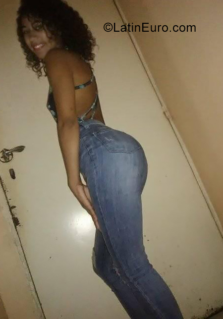 Date this hot Venezuela girl Yorgeles from Caracas VE2453