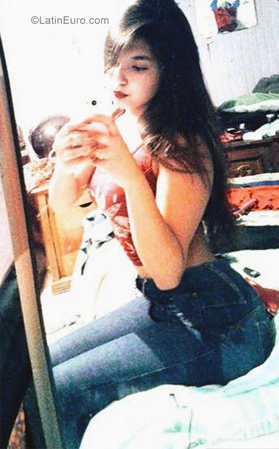 Date this nice looking Venezuela girl Romerly from Caracas VE2455