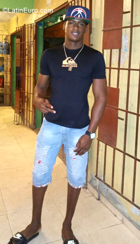 Date this passionate Dominican Republic man Jose migue from Santos Donmigo DO35114