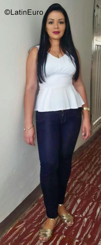 Date this attractive Colombia girl Adriana from Colombia CO25551