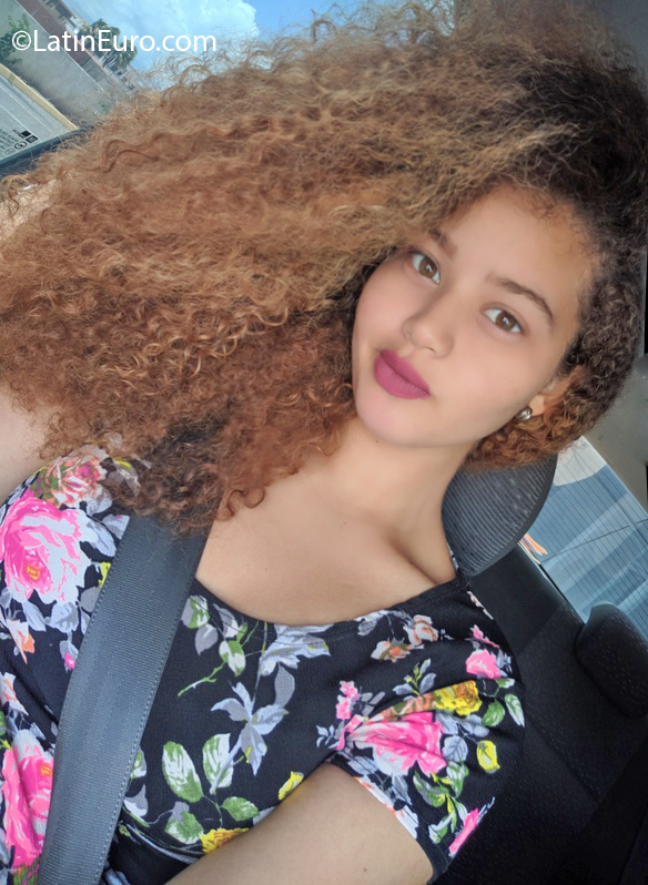 Date this attractive Venezuela girl Edimar from Coro VE2478