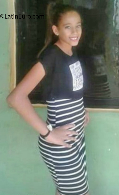 Date this sensual Dominican Republic girl Bella from Santo Domingo DO35193
