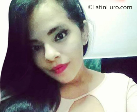Date this happy Venezuela girl Joanise from Maracaibo VE2480