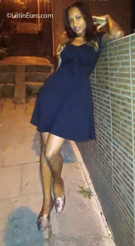 Date this voluptuous Colombia girl Nore from Medellin CO25561